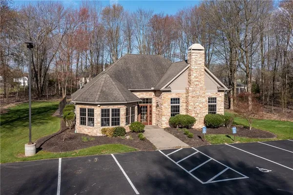 a view of a house with backyard