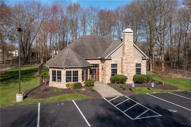 a view of a house with backyard