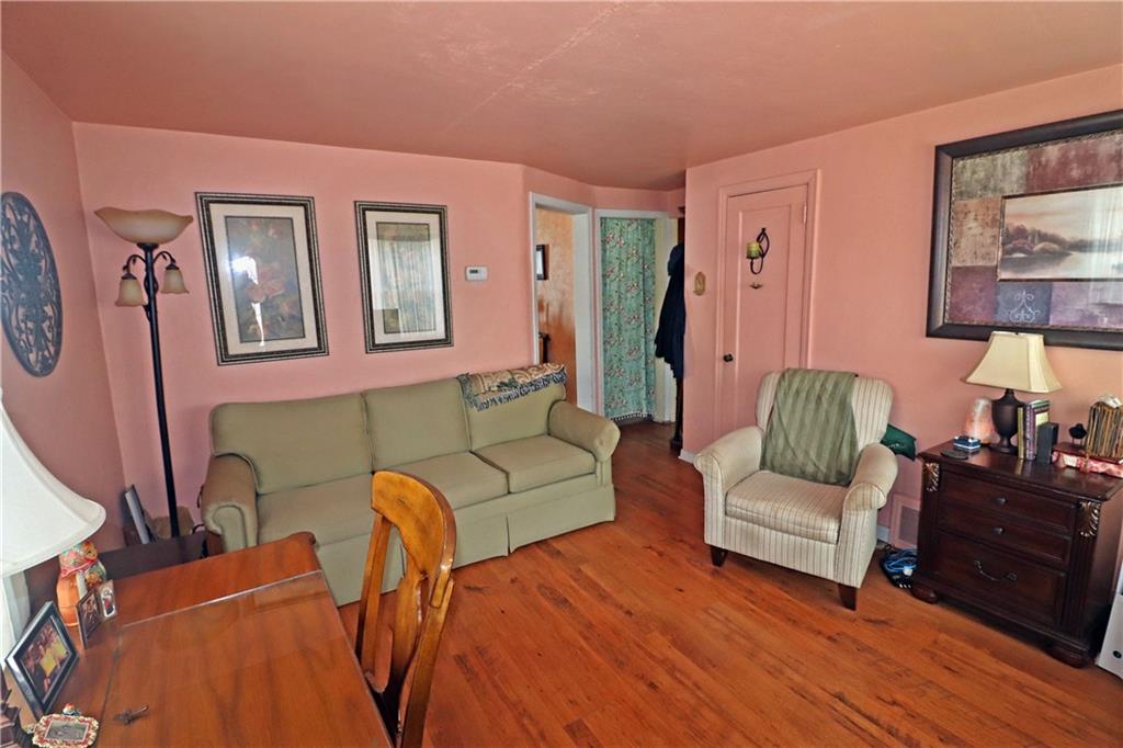 437 Cedar Street Jeannette, PA 15644 - Photo 3 of 17