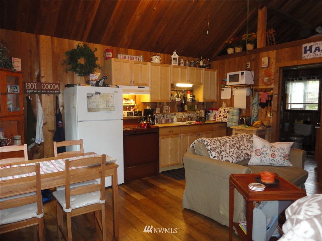 126 Sunstone Road Packwood, WA 98361 - Photo 2 of 13 Gallery Image 2