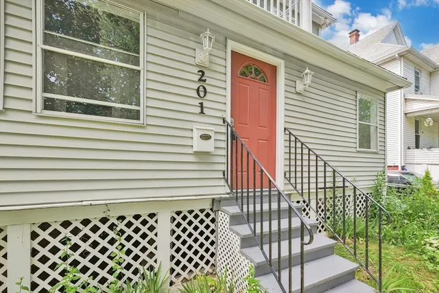 $289,900 | 201 Locust Street, Holyoke, MA 01040