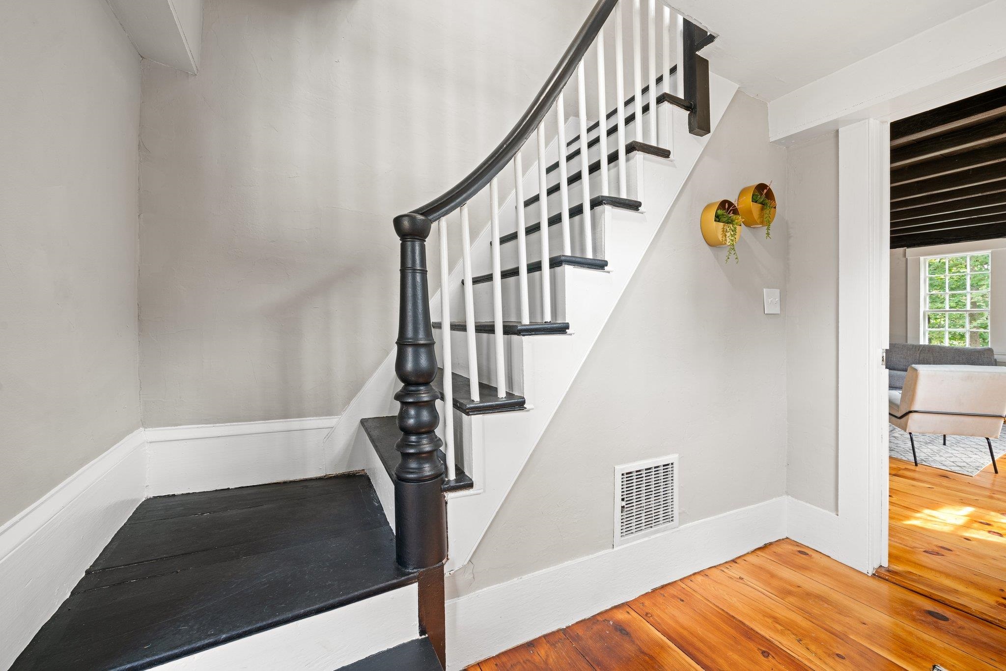 241 Sandown Road Chester, NH 03036 - Photo 11 of 40