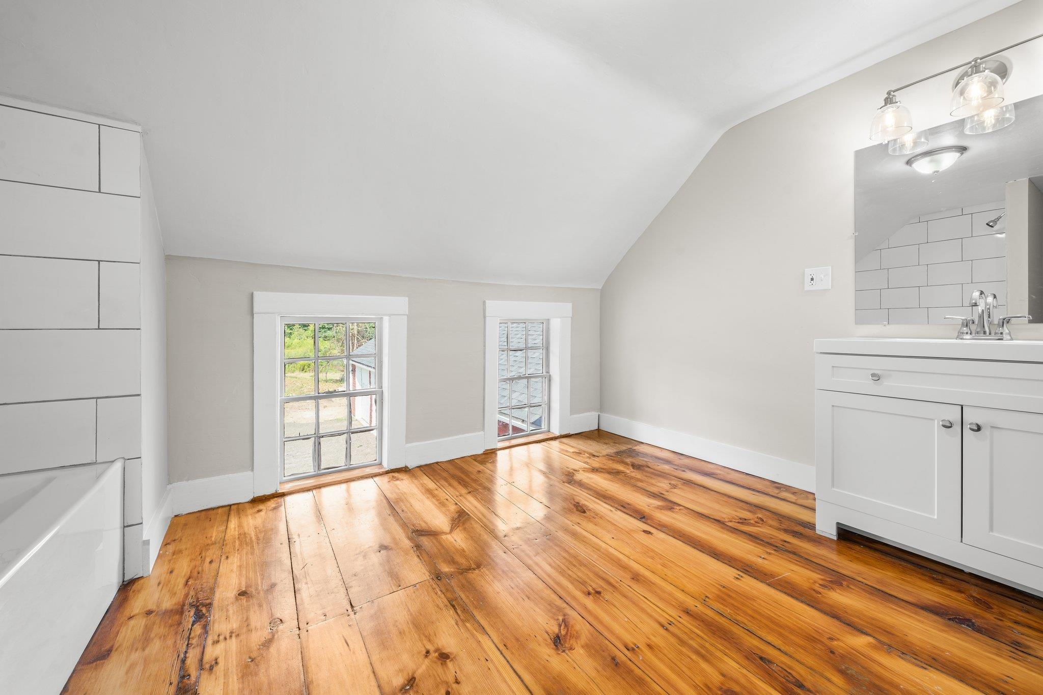 241 Sandown Road Chester, NH 03036 - Photo 19 of 40