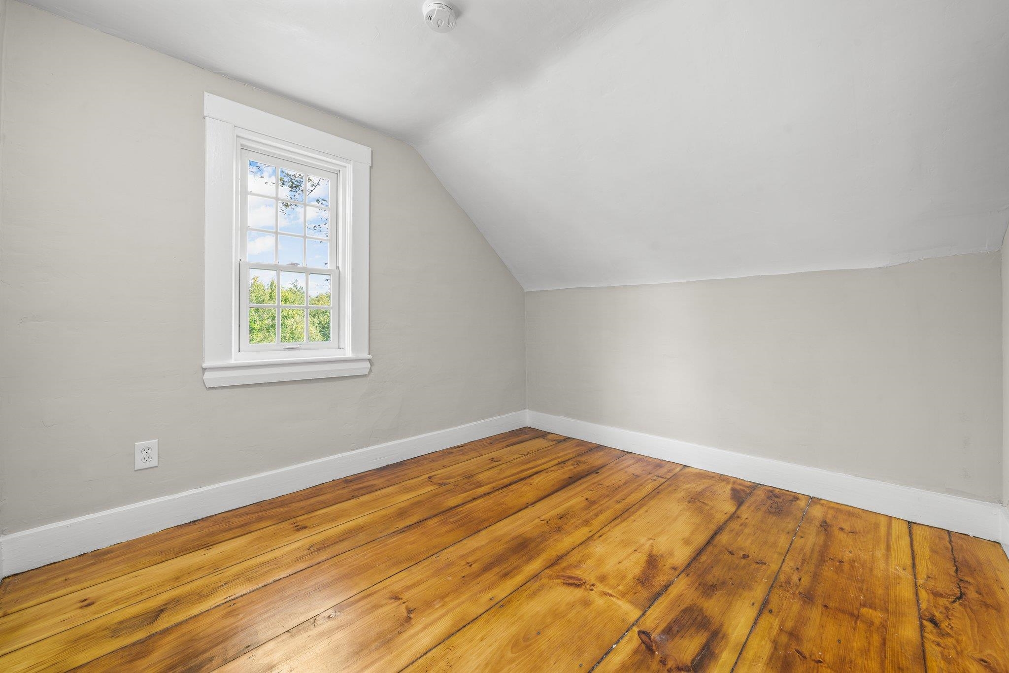 241 Sandown Road Chester, NH 03036 - Photo 21 of 40