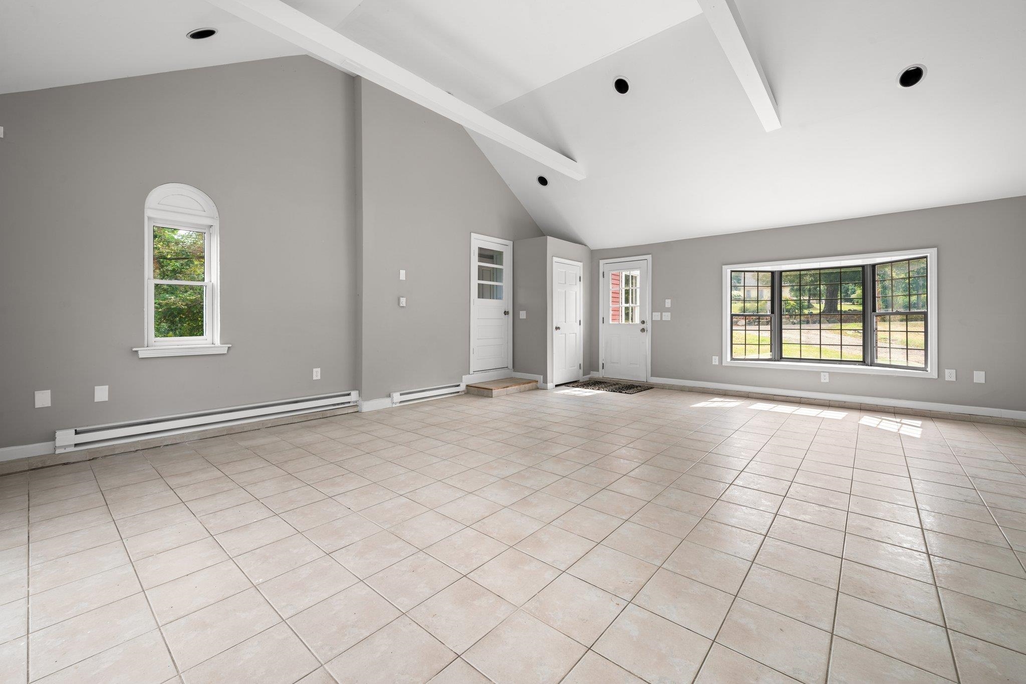 241 Sandown Road Chester, NH 03036 - Photo 9 of 40