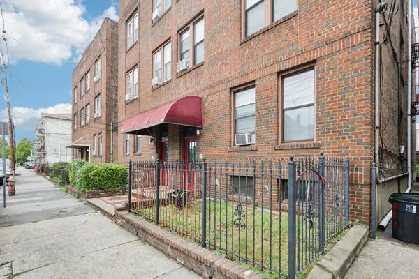 $1,600 | 262 Clendenny Avenue, Unit 6, Jersey City, NJ 07304