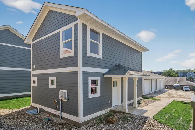 $259,900 | 217 North Walnut Street, Chaska, MN 55318