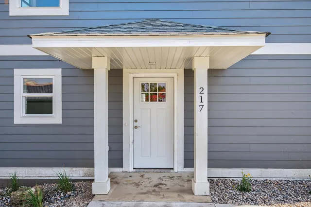 $259,900 | 217 North Walnut Street, Chaska, MN 55318