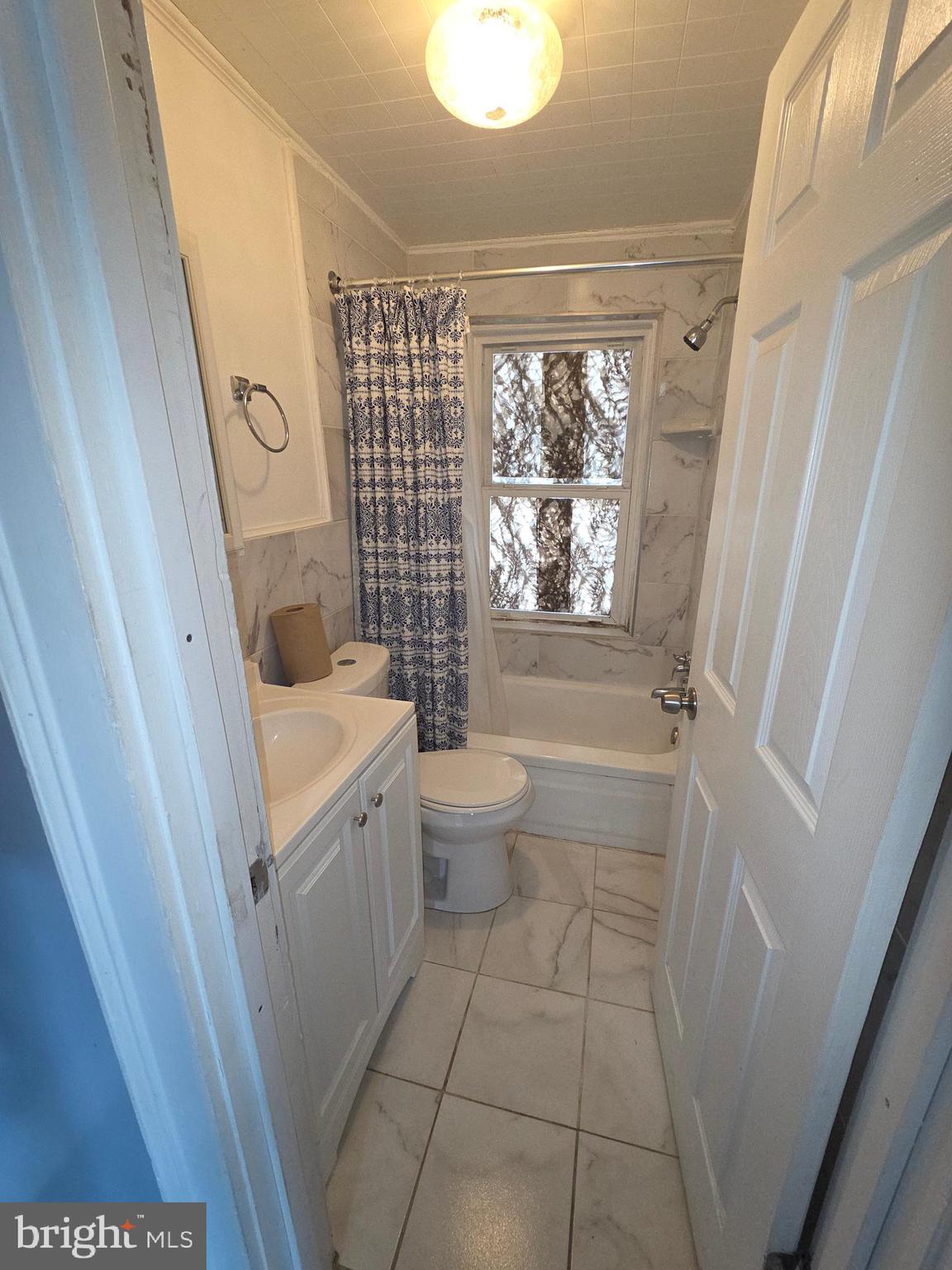 1085 Niagara Road Camden, NJ 08104 - Photo 28 of 40 BATHROOM