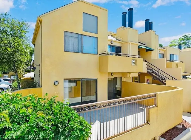 $2,950 | 25712 Le Parc, Unit 85, Lake Forest, CA 92630