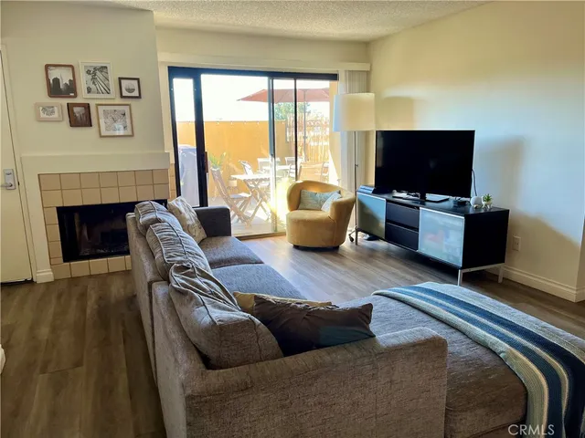 $2,950 | 25712 Le Parc, Unit 85, Lake Forest, CA 92630