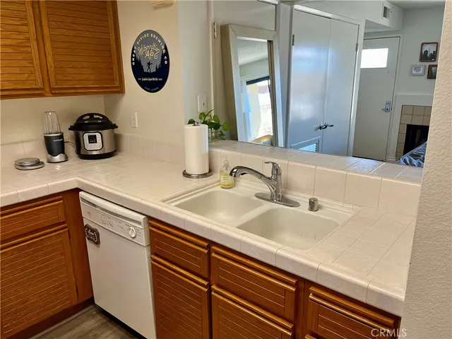 $2,950 | 25712 Le Parc, Unit 85, Lake Forest, CA 92630