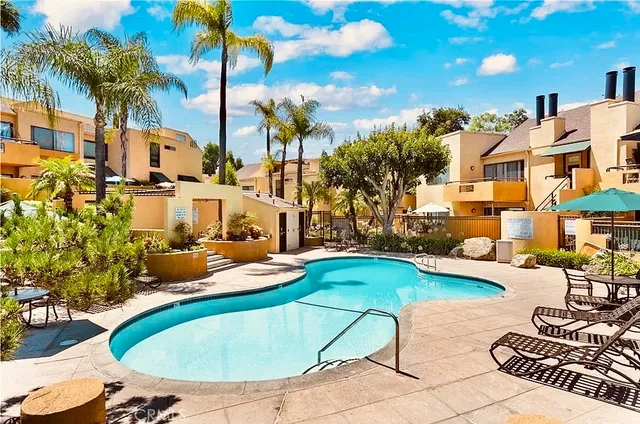 $2,950 | 25712 Le Parc, Unit 85, Lake Forest, CA 92630