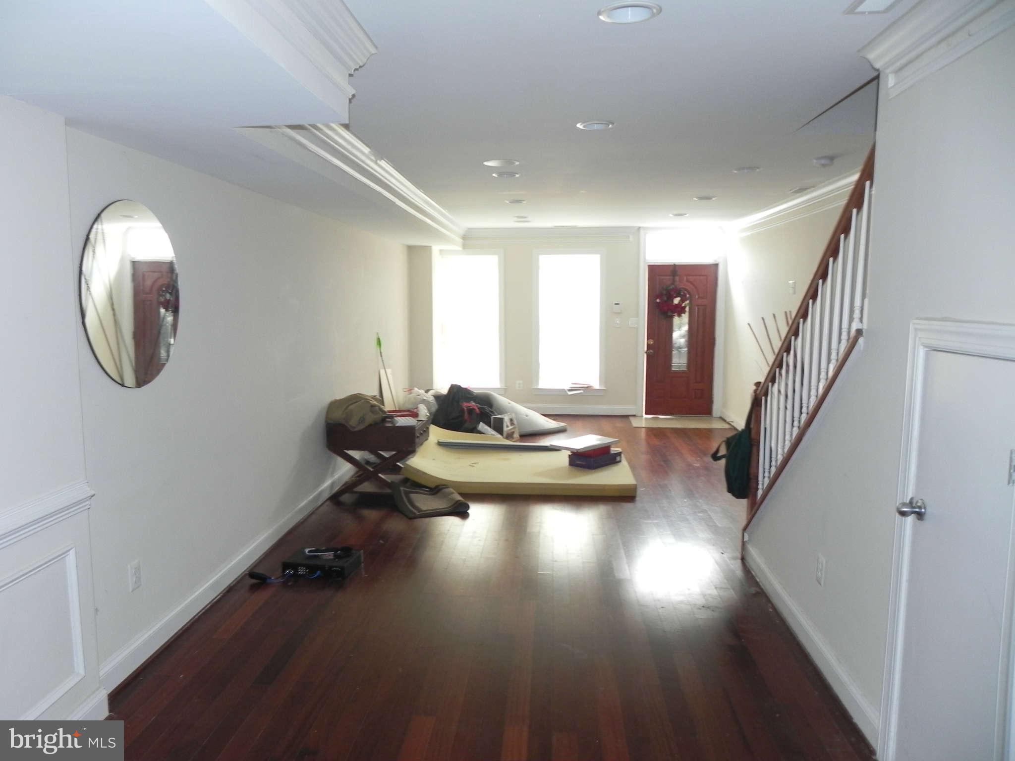 106 West Cross Street Baltimore, MD 21230 - Photo 4 of 29 a view of a room with gym equipment