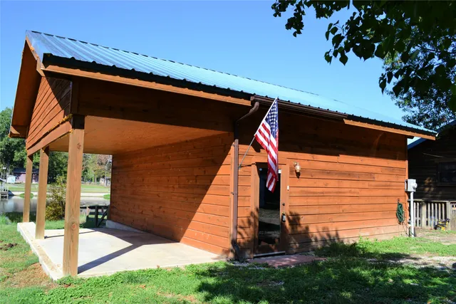 $795 | 1472 Lakeside Drive, Huntsville, TX 77320