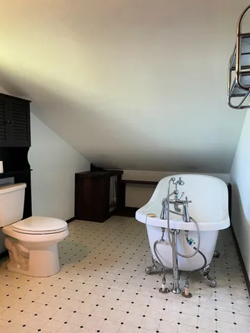 $795 | 1472 Lakeside Drive, Huntsville, TX 77320