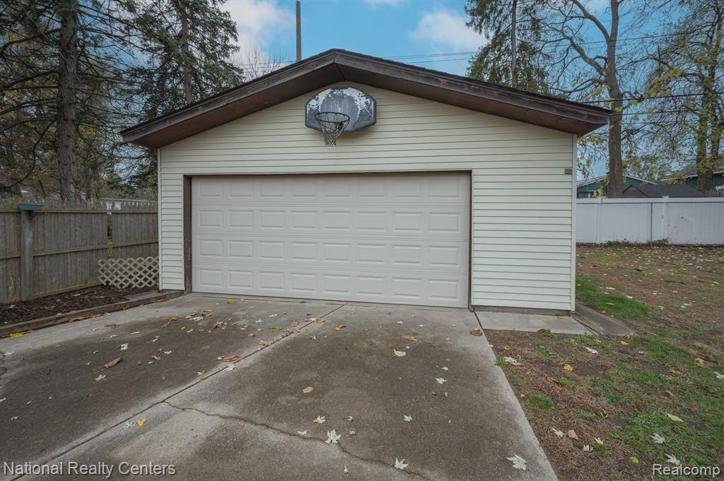 47445 Dequindre Road Rochester, MI 48307 - Photo 18 of 21
