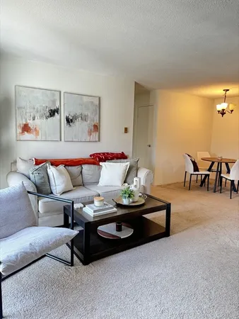 $2,375 | 59 Village Brook Lane, Unit 5, Natick, MA 01760