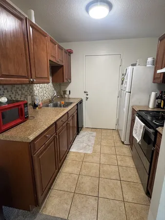 $2,375 | 59 Village Brook Lane, Unit 5, Natick, MA 01760