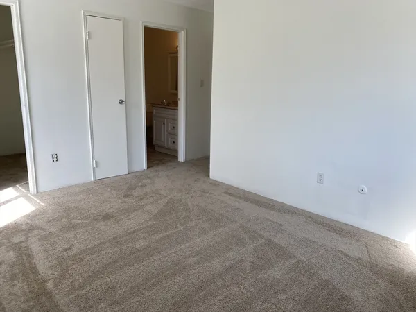 $2,375 | 59 Village Brook Lane, Unit 5, Natick, MA 01760