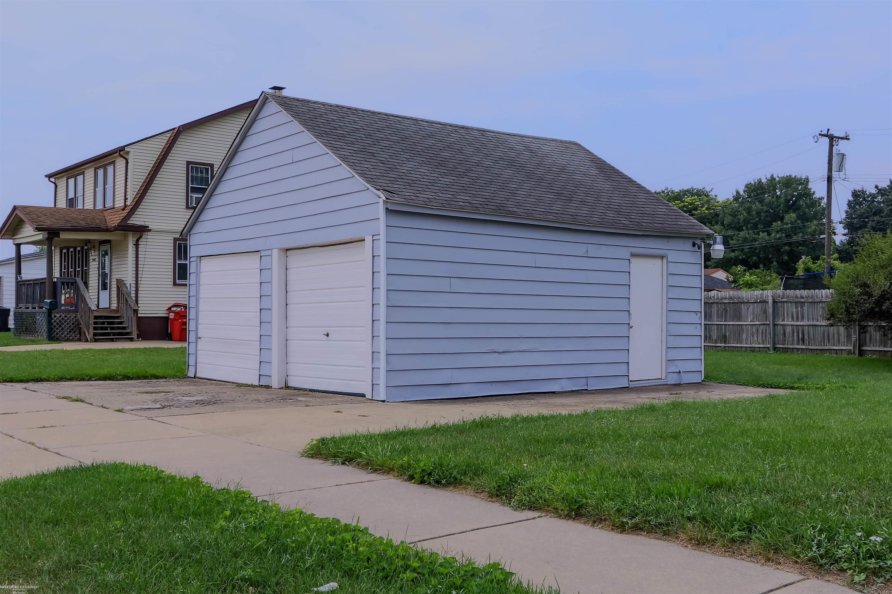 29447 Kelly Road, Unit APARTMENT A Roseville, MI 48066 - Photo 4 of 41