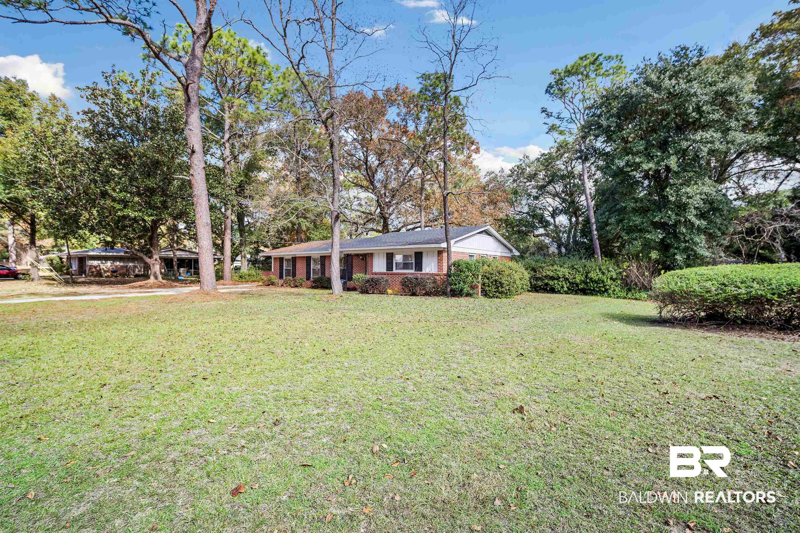 816 East Montfort Road Mobile, AL 36608 - Photo 3 of 24 View of yard