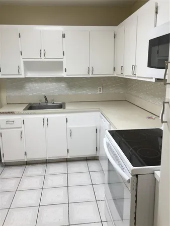 $1,350 | 2025 Northeast 164th Street, Unit 902, North Miami Beach, FL 33162