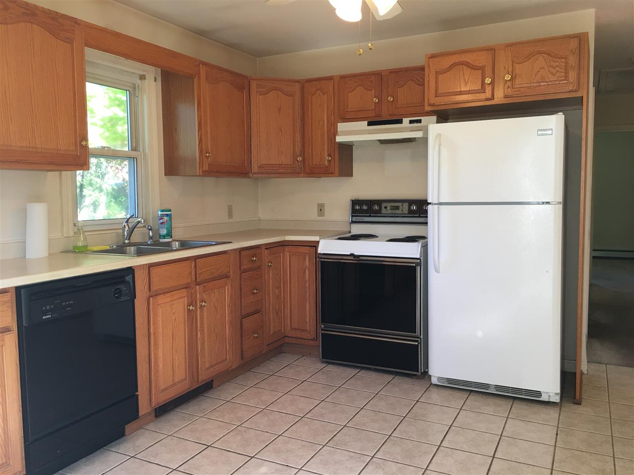 136 Melrose Street Manchester, NH 03109 - Photo 15 of 21