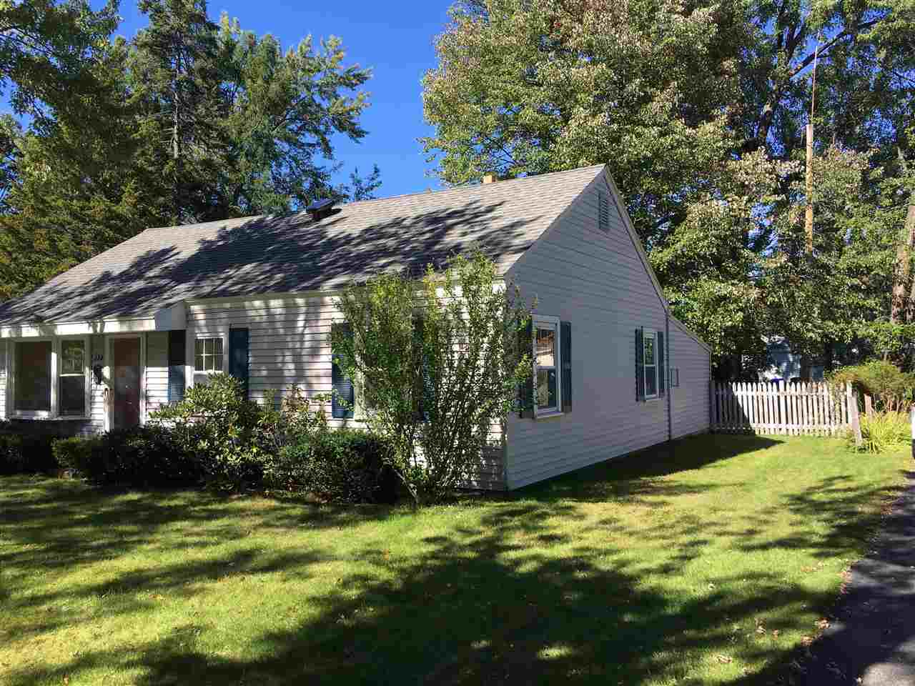 136 Melrose Street Manchester, NH 03109 - Photo 3 of 21