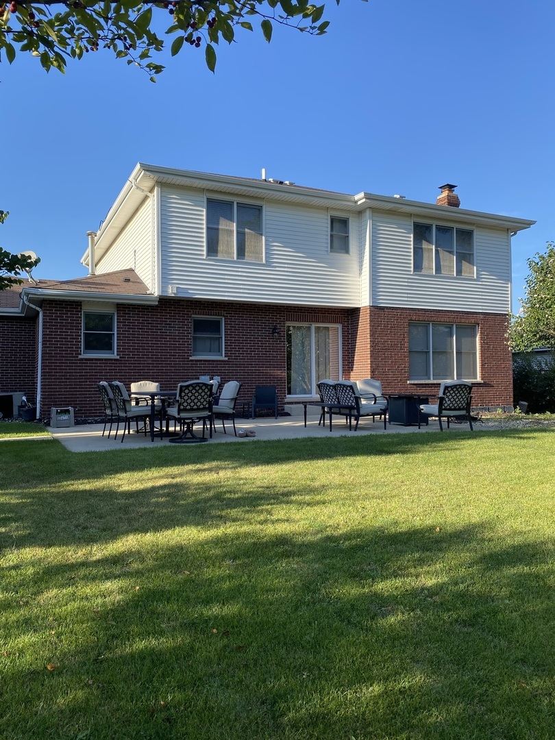 1900 Eagle Circle New Lenox, IL 60451 - Photo 16 of 16 a front view of a house with swimming pool having outdoor seating