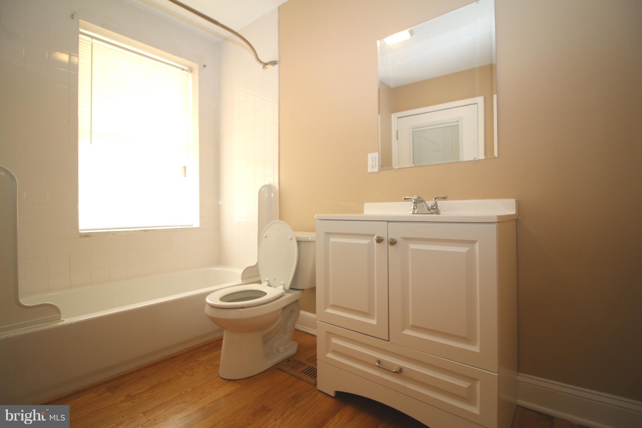 5216 Franconia Road Alexandria, VA 22310 - Photo 12 of 29 Extra full bath