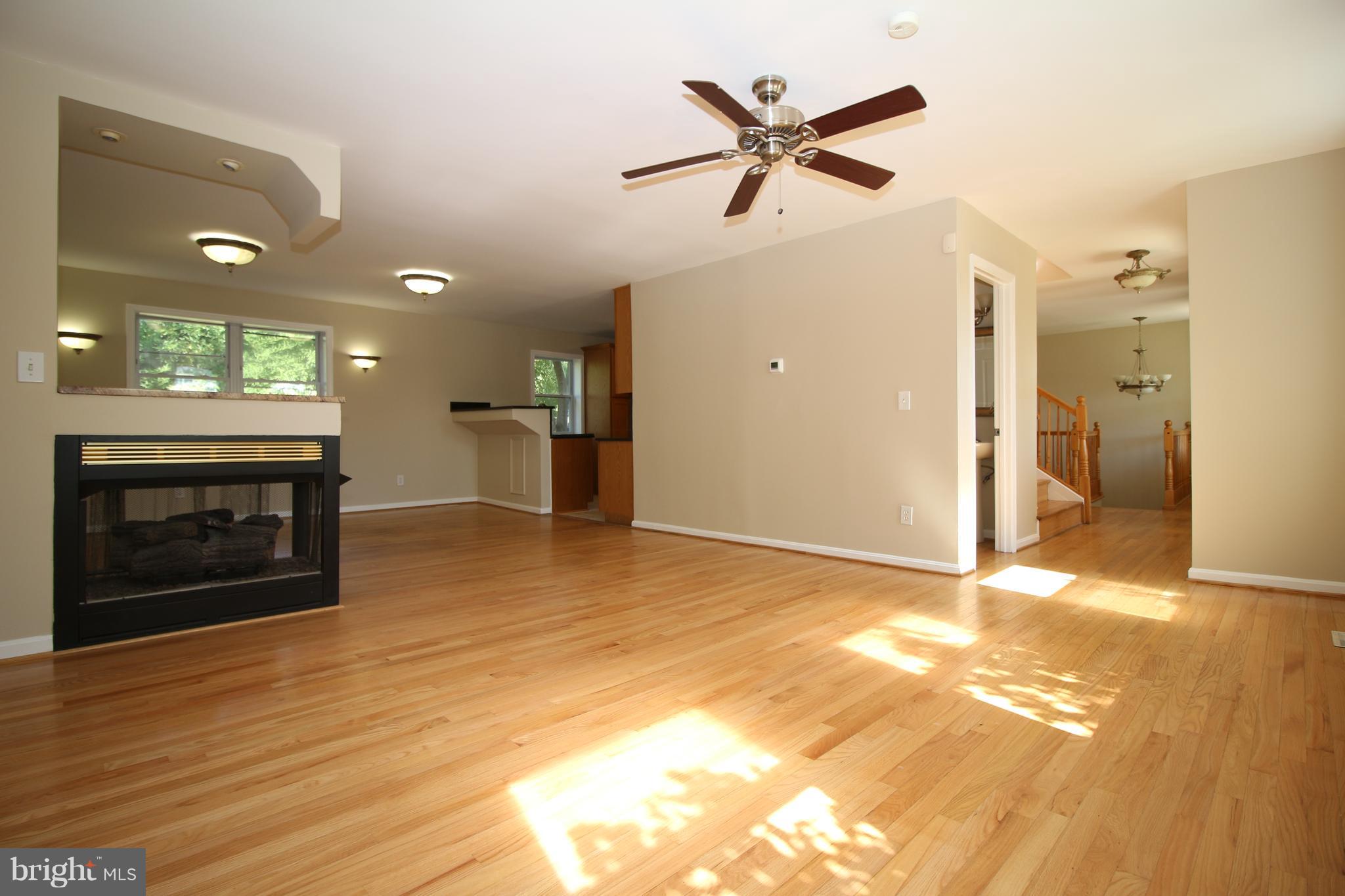 5216 Franconia Road Alexandria, VA 22310 - Photo 5 of 29 Living Room