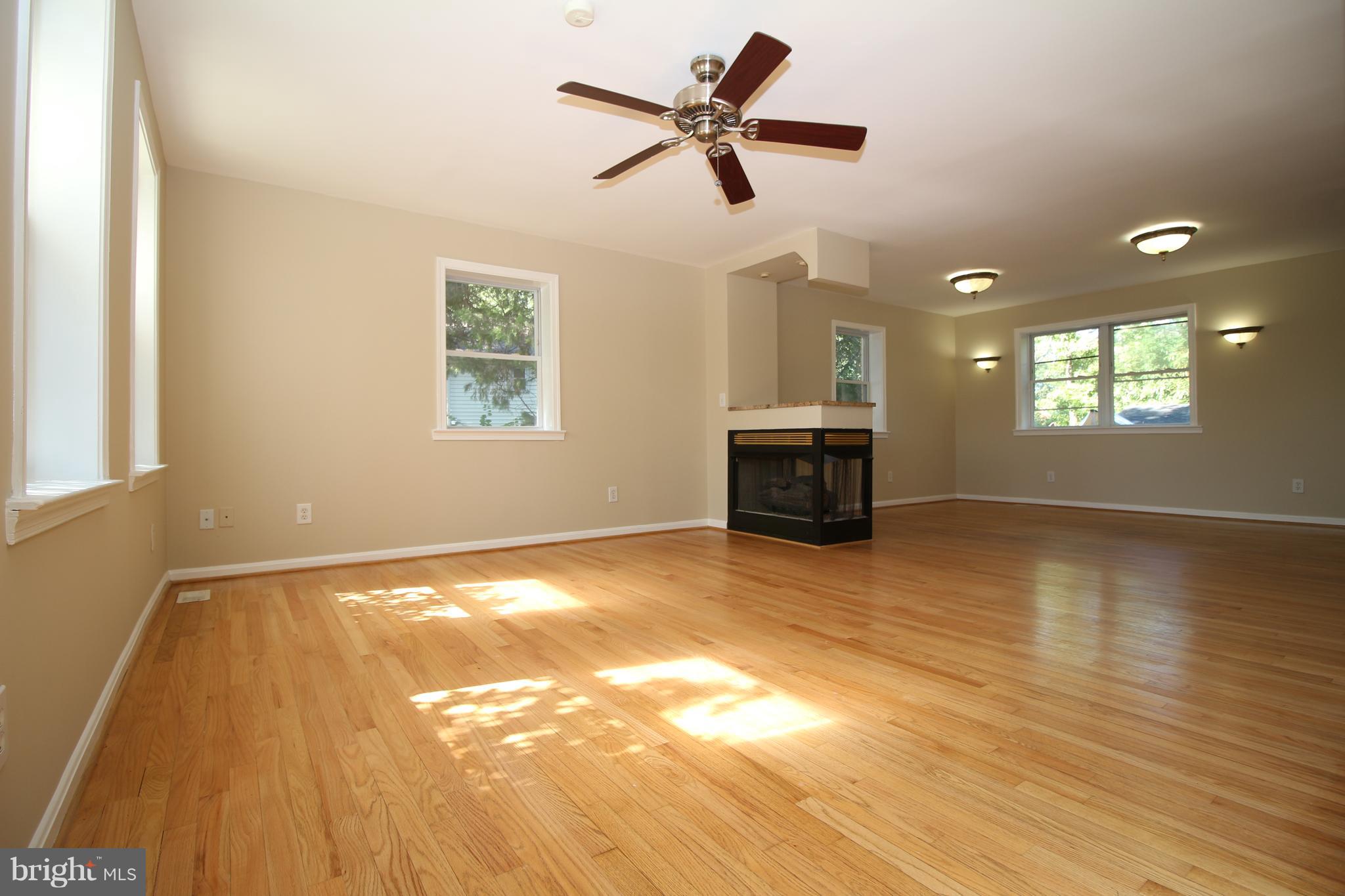 5216 Franconia Road Alexandria, VA 22310 - Photo 6 of 29 Living Room