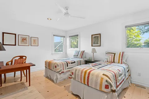 $4,500,000 | 174 Newtown Lane, East Hampton, NY 11937