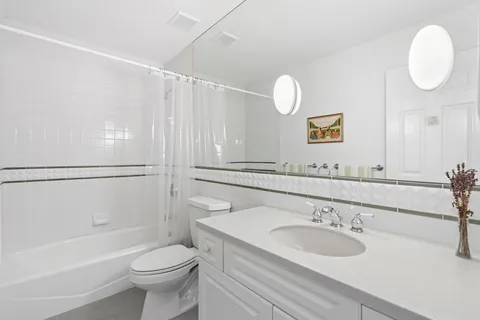 $4,500,000 | 174 Newtown Lane, East Hampton, NY 11937