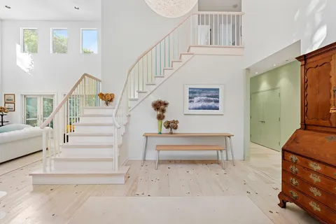 $4,500,000 | 174 Newtown Lane, East Hampton, NY 11937