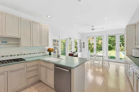 $4,500,000 | 174 Newtown Lane, East Hampton, NY 11937