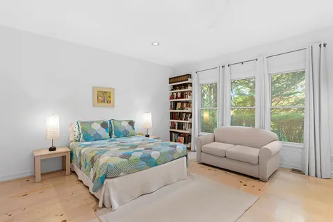 $4,500,000 | 174 Newtown Lane, East Hampton, NY 11937