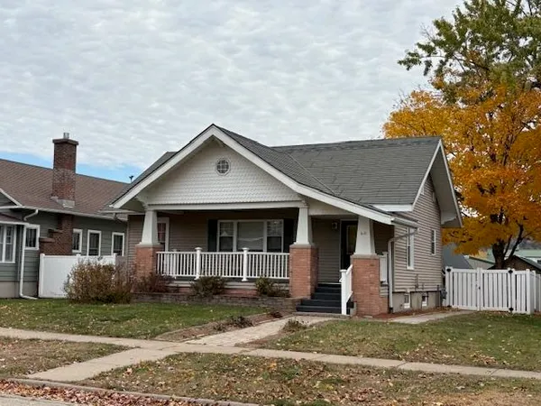$274,900 | 610 South Michigan Street, Prairie du Chien, WI 53821