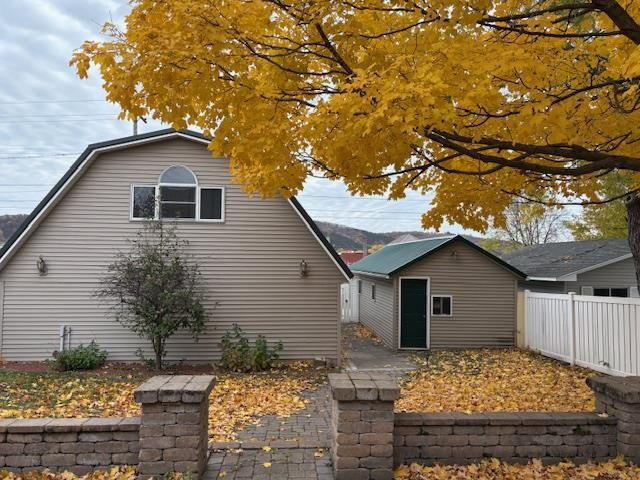 610 South Michigan Street Prairie du Chien, WI 53821 - Photo 5 of 36