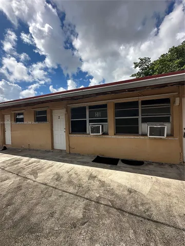 a view of house with a yard
