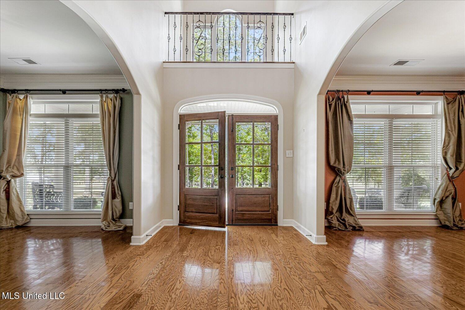 7189 Bethel Road Olive Branch, MS 38654 - Photo 4 of 44 Welcoming Entry Area