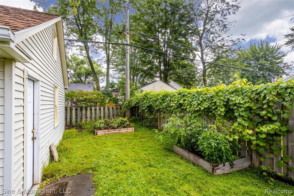 1308 Hampton Road Grosse Pointe, MI 48236 - Photo 33 of 36