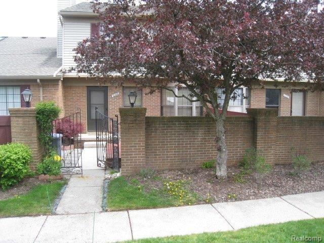31208 Country Way Farmington, MI 48331 - Photo 1 of 1 front2.JPG