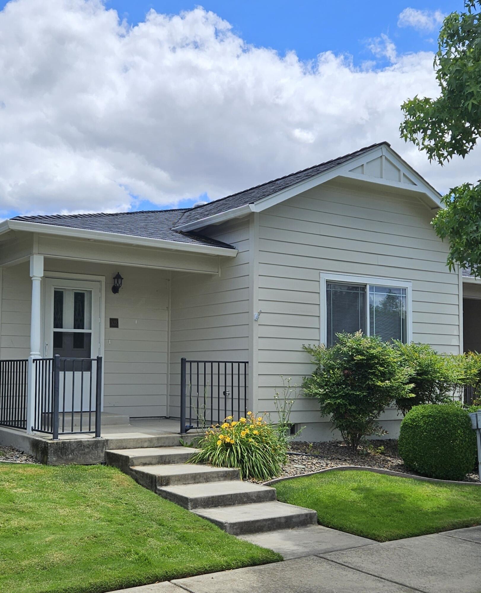 328 Cheney Loop Central Point, OR 97502 - Photo 1 of 18 Front of Home