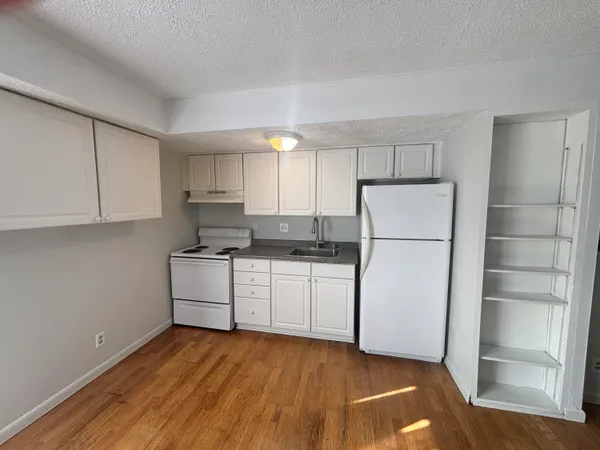 $1,025 | 3522 Kenbrooke Court, Kalamazoo, MI 49006