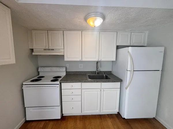 $1,025 | 3522 Kenbrooke Court, Kalamazoo, MI 49006