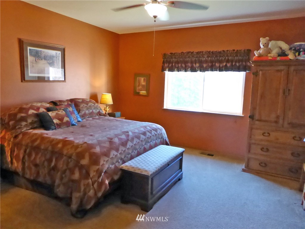 21341 Michigan Hill Road Southwest Rochester, WA 98579 - Photo 13 of 25 Gallery Image 13