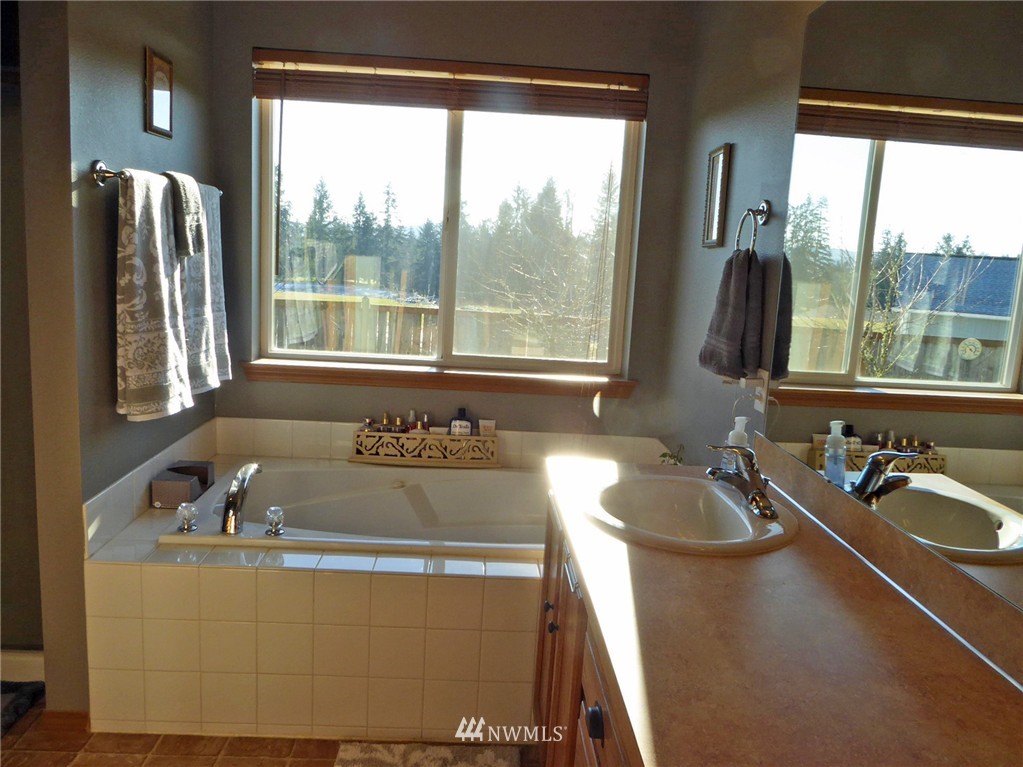 21341 Michigan Hill Road Southwest Rochester, WA 98579 - Photo 14 of 25 Gallery Image 14