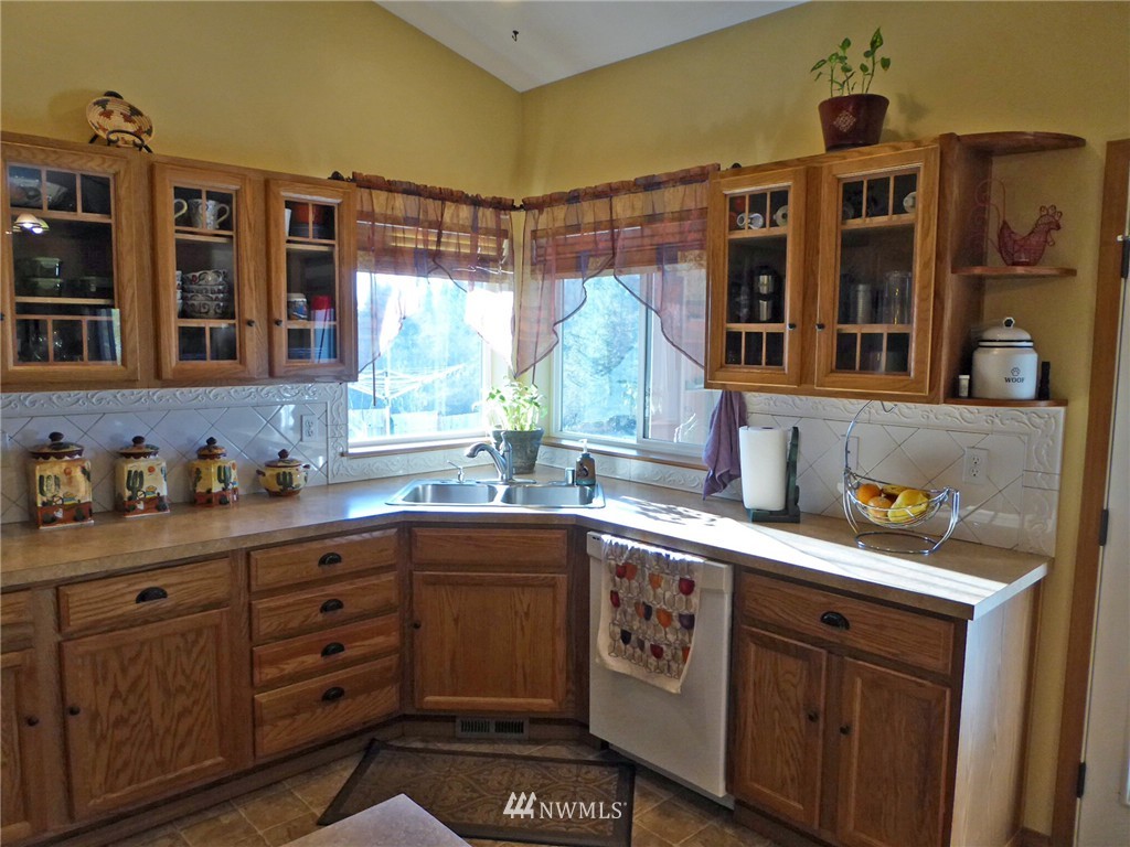 21341 Michigan Hill Road Southwest Rochester, WA 98579 - Photo 4 of 25 Gallery Image 4